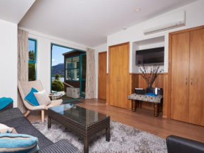 Lake Terrace - Queenstown Holiday Unit, Queenstown